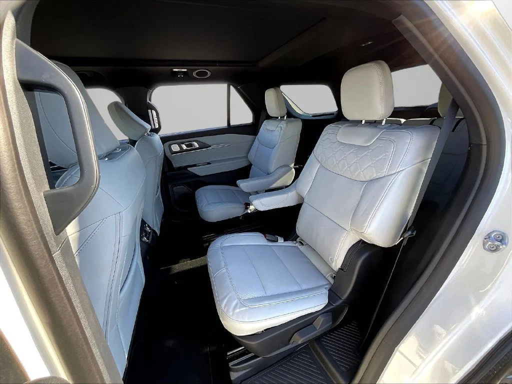 New 2027 Star White Metallic Tri-Coat Ford Platinum™ image 32