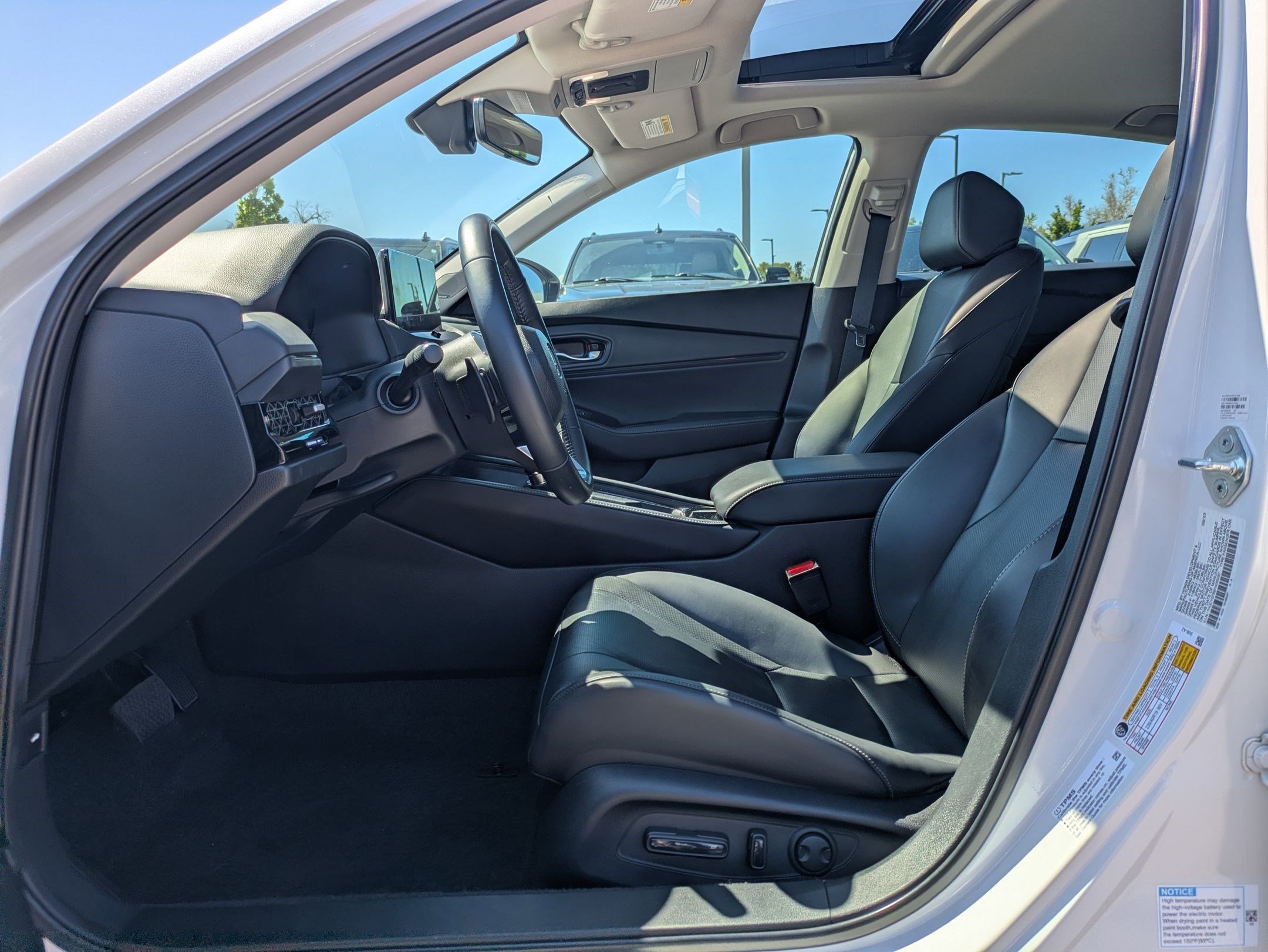 Used 2023 White Honda Touring image 15