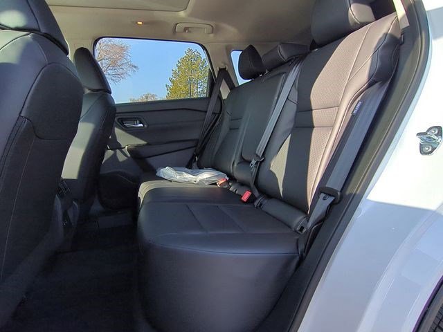 New 2026 Everest White Pearl Tricoat Nissan Dark Armor image 16