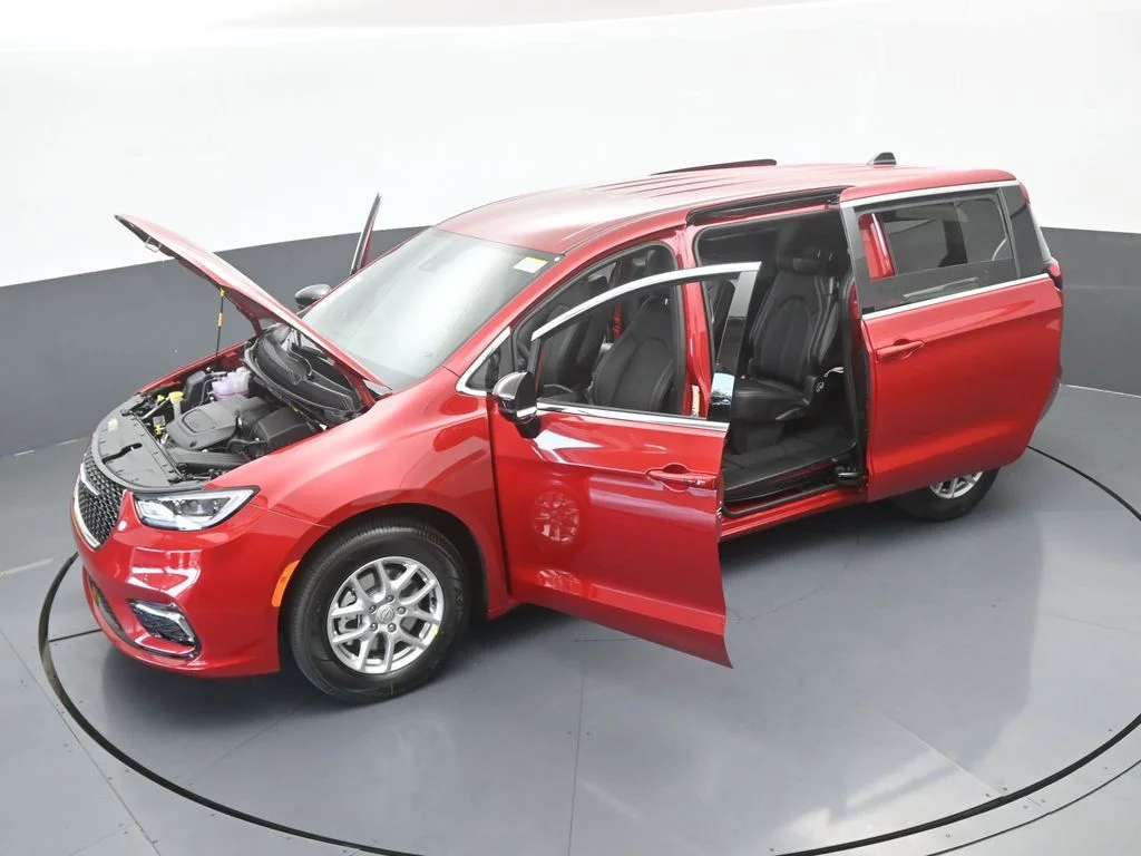 New 2026 Red Hot Pearl-Coat Exterior Paint Chrysler Select image 61