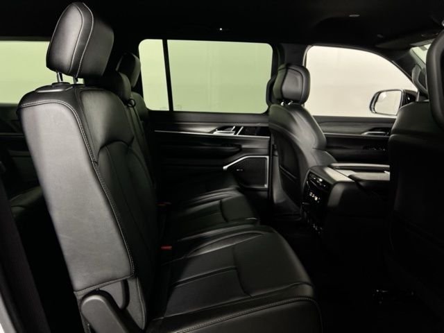 2023 Jeep Wagoneer L Series III - Photo 16