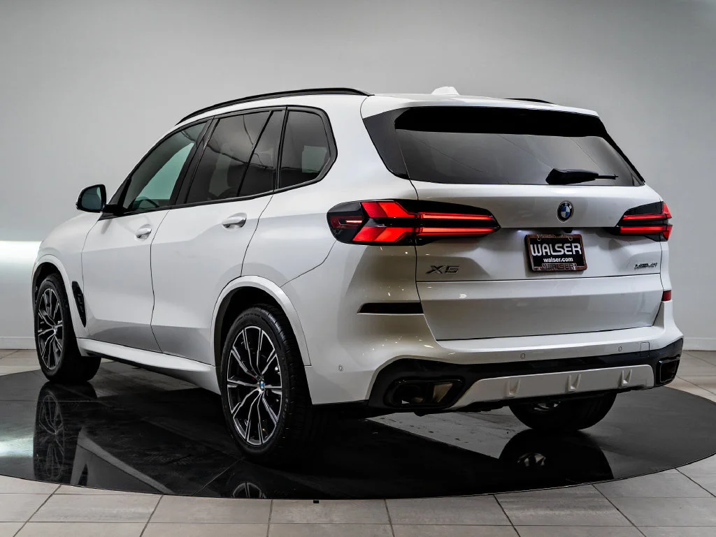 Used 2025 Mineral White Metallic BMW xDrive40i image 6