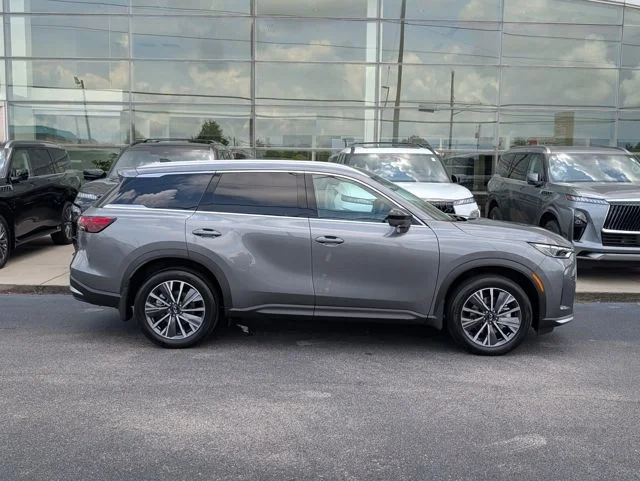 New 2027 GRAPHITE SHADOW INFINITI LUXE image 8