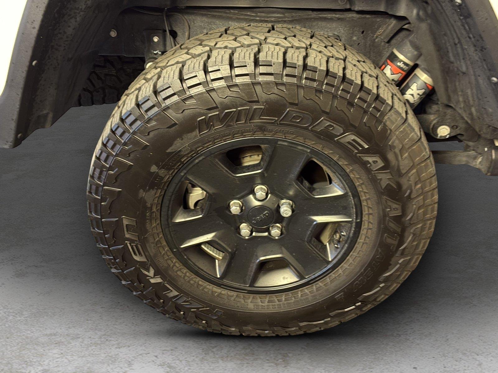 Used 2021 Bright White Clearcoat Jeep Mojave image 15