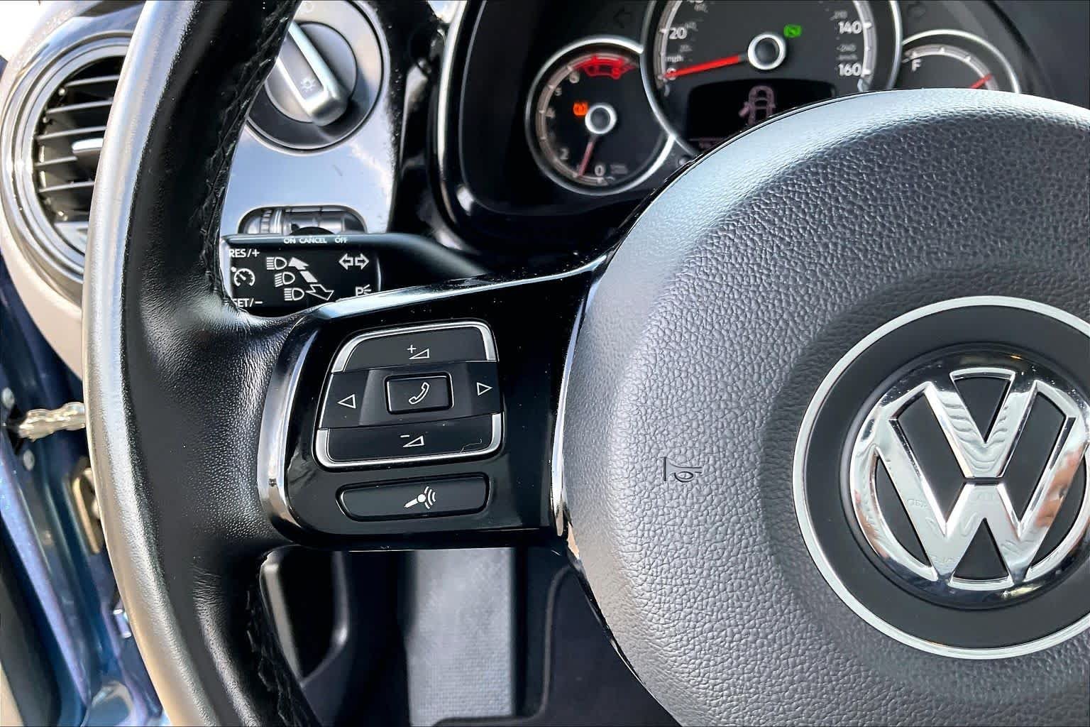 Used 2019 Silk Blue Metallic Volkswagen S image 18