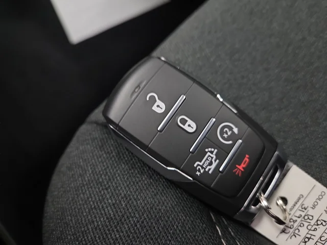 New 2026 Diamond Black Crystal Pearl-Coat Exterior Paint RAM Big Horn/Lone Star image 30
