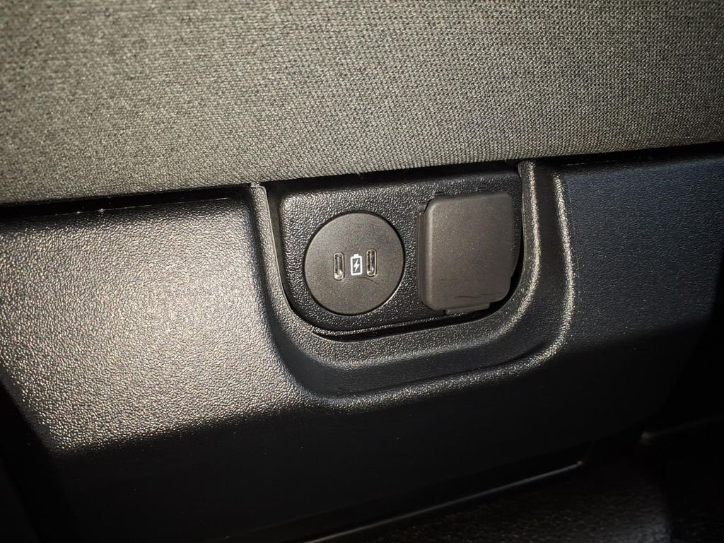 New 2027 Agate Black Metallic Ford F-250® XLT image 19