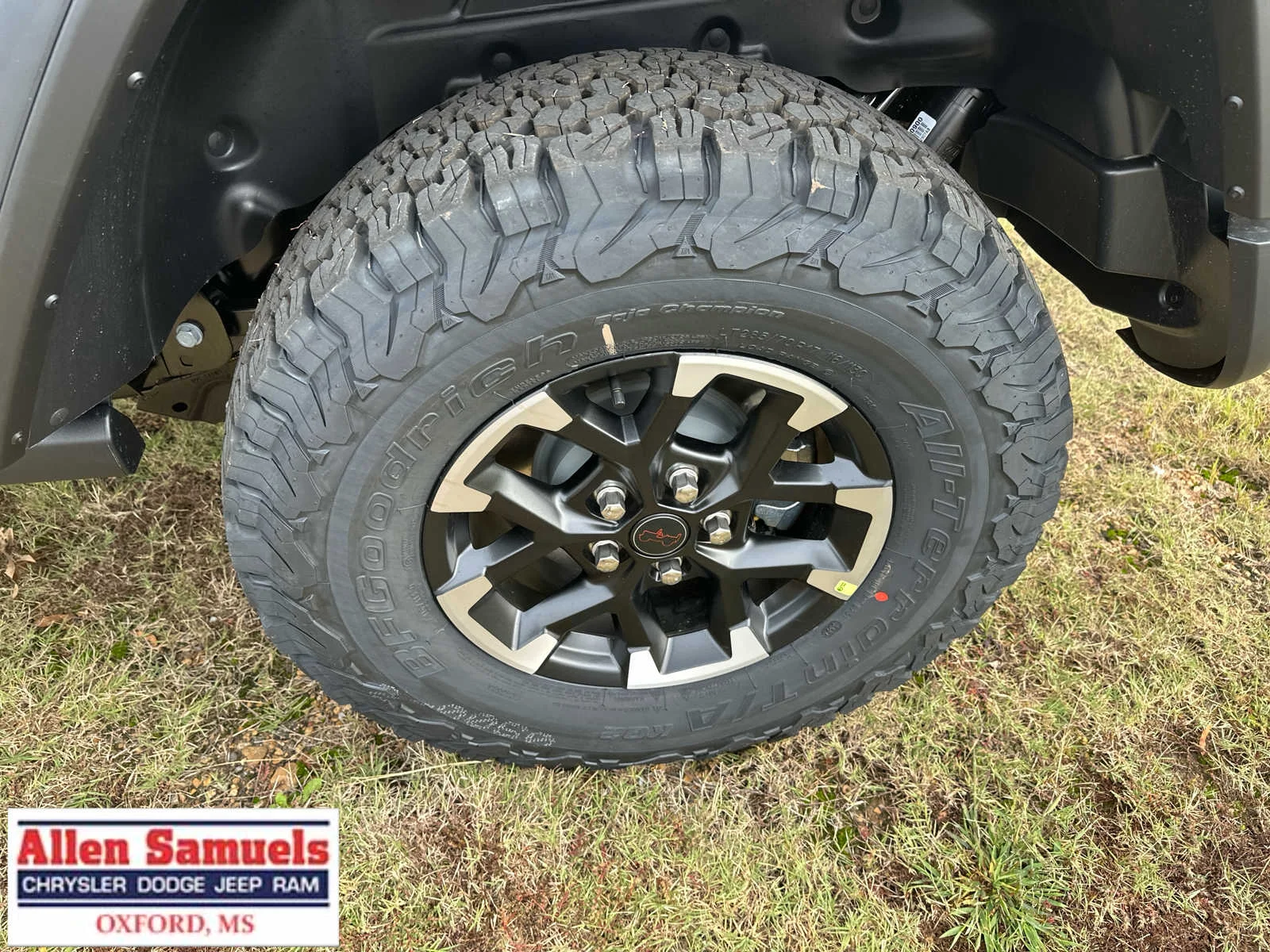 New 2026 Anvil Clear-Coat Exterior Paint Jeep Rubicon image 35