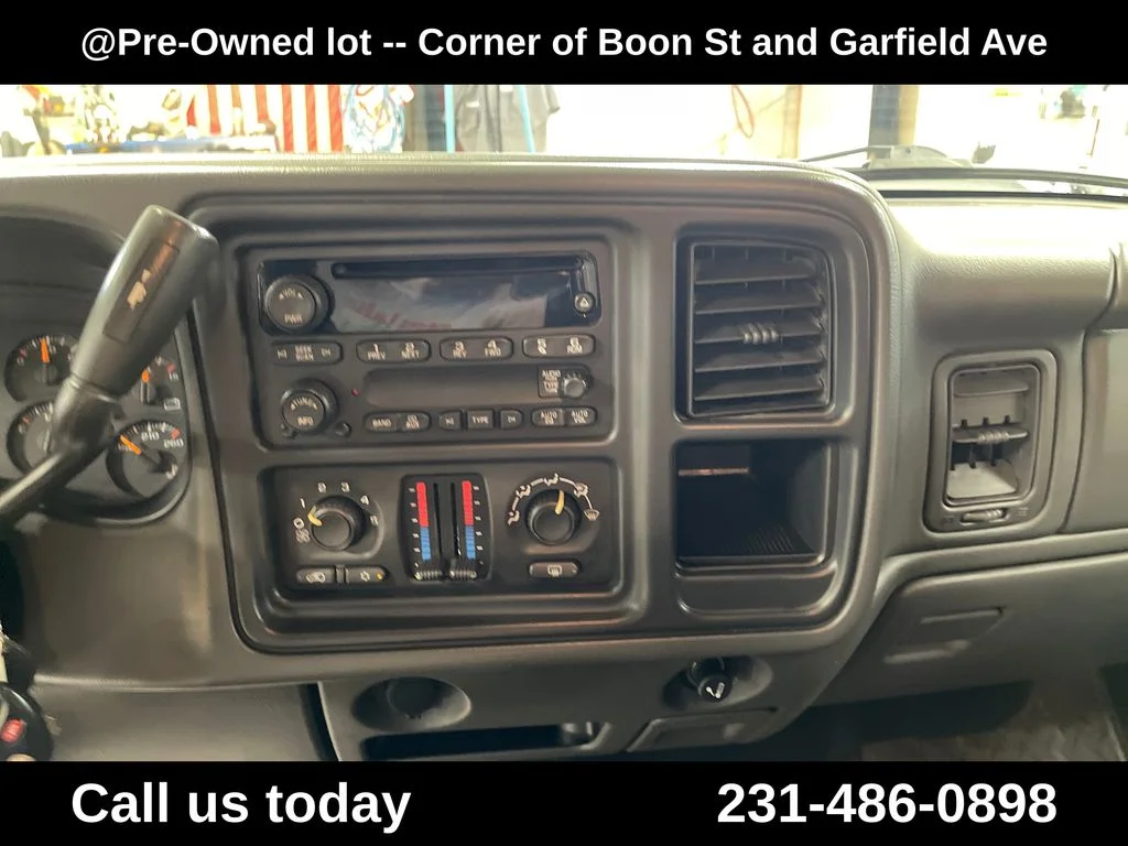 Used 2006 White Chevrolet LT image 19