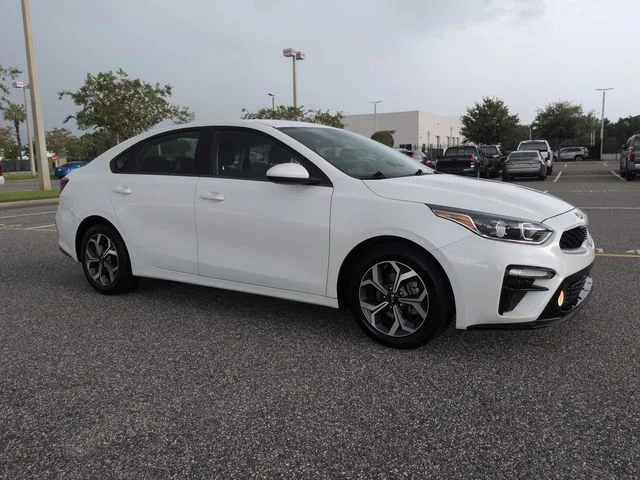 Used 2021 White Kia LXS image 2