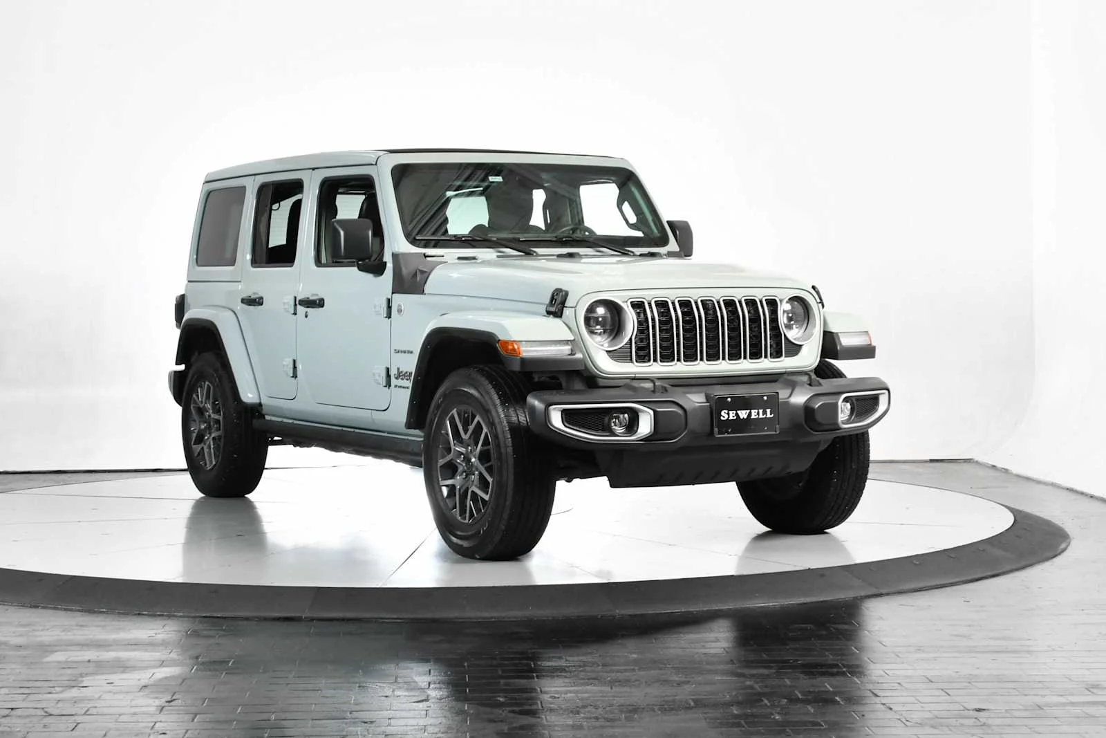 Used 2024 Earl Clearcoat Jeep Sahara image 8