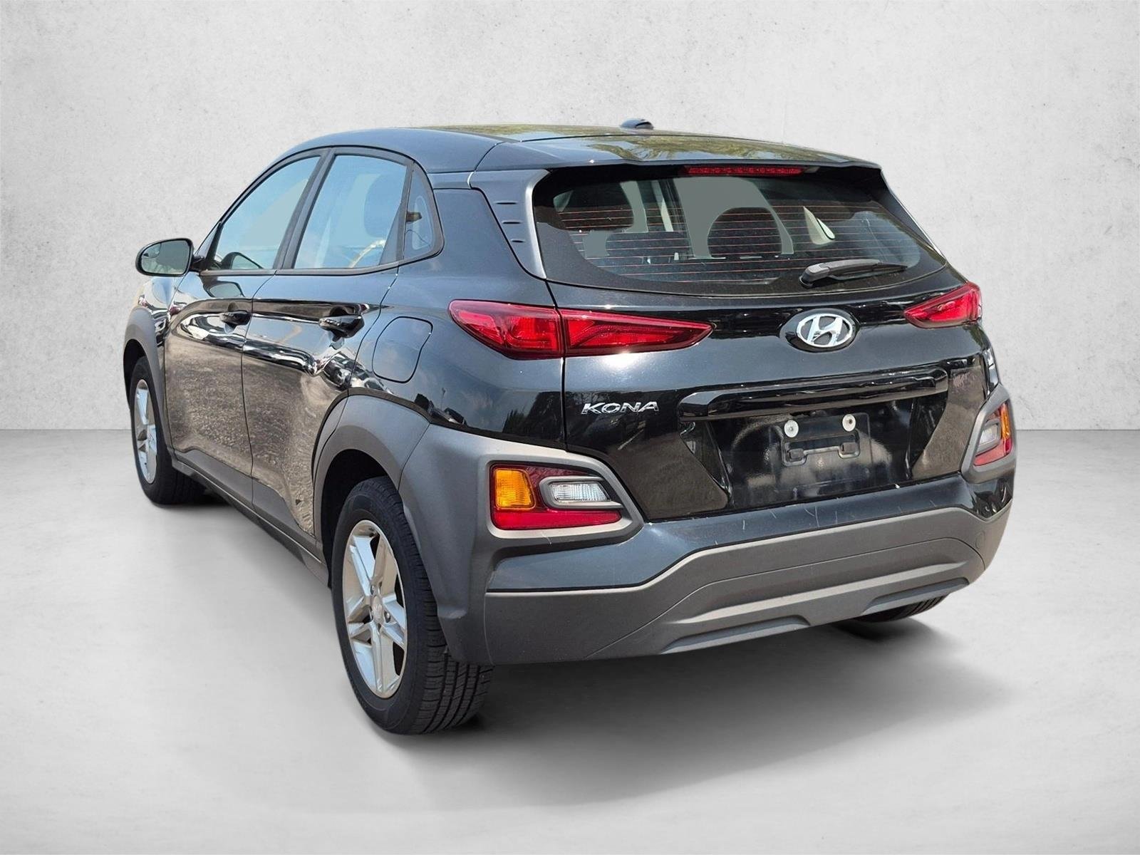 Used 2018 Ultra Black Hyundai SE image 6