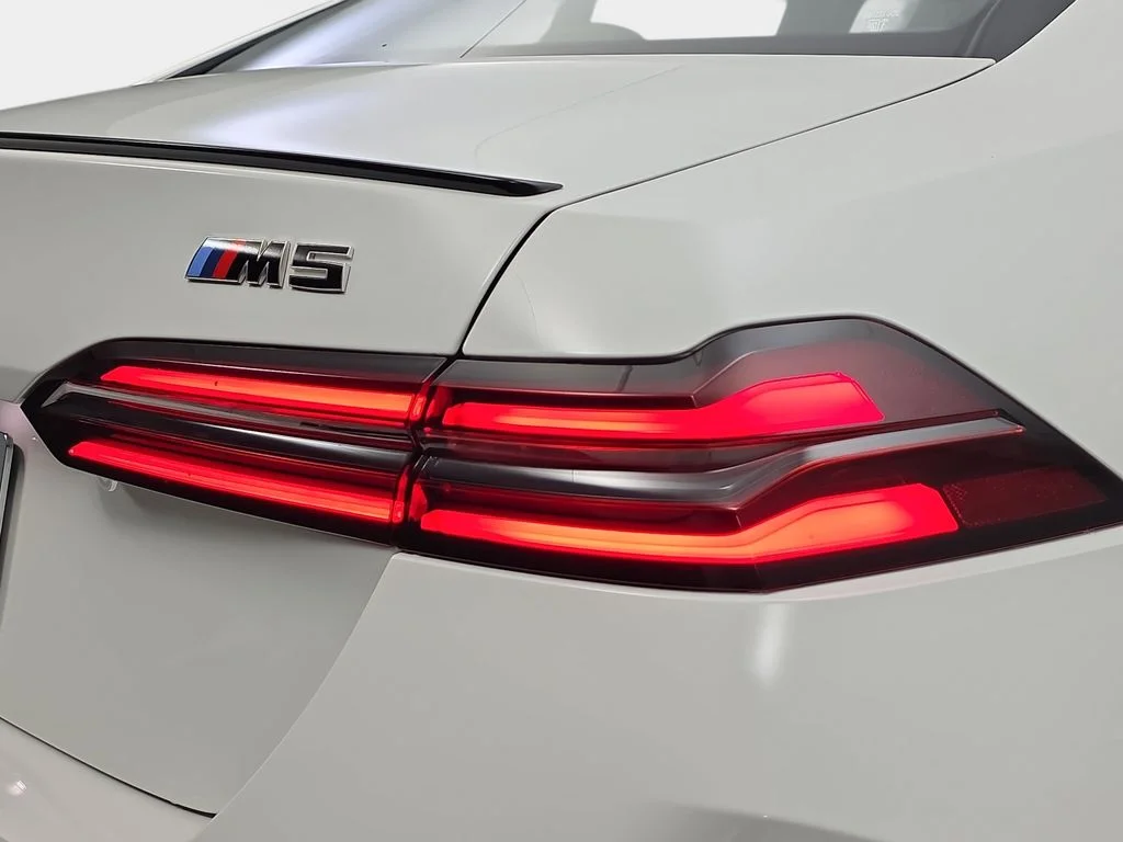 Used 2026 Alpine White BMW  image 36