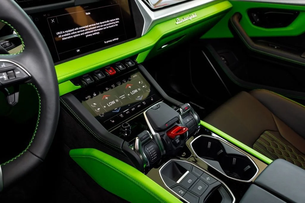 Used 2025 Green Lamborghini SE image 53