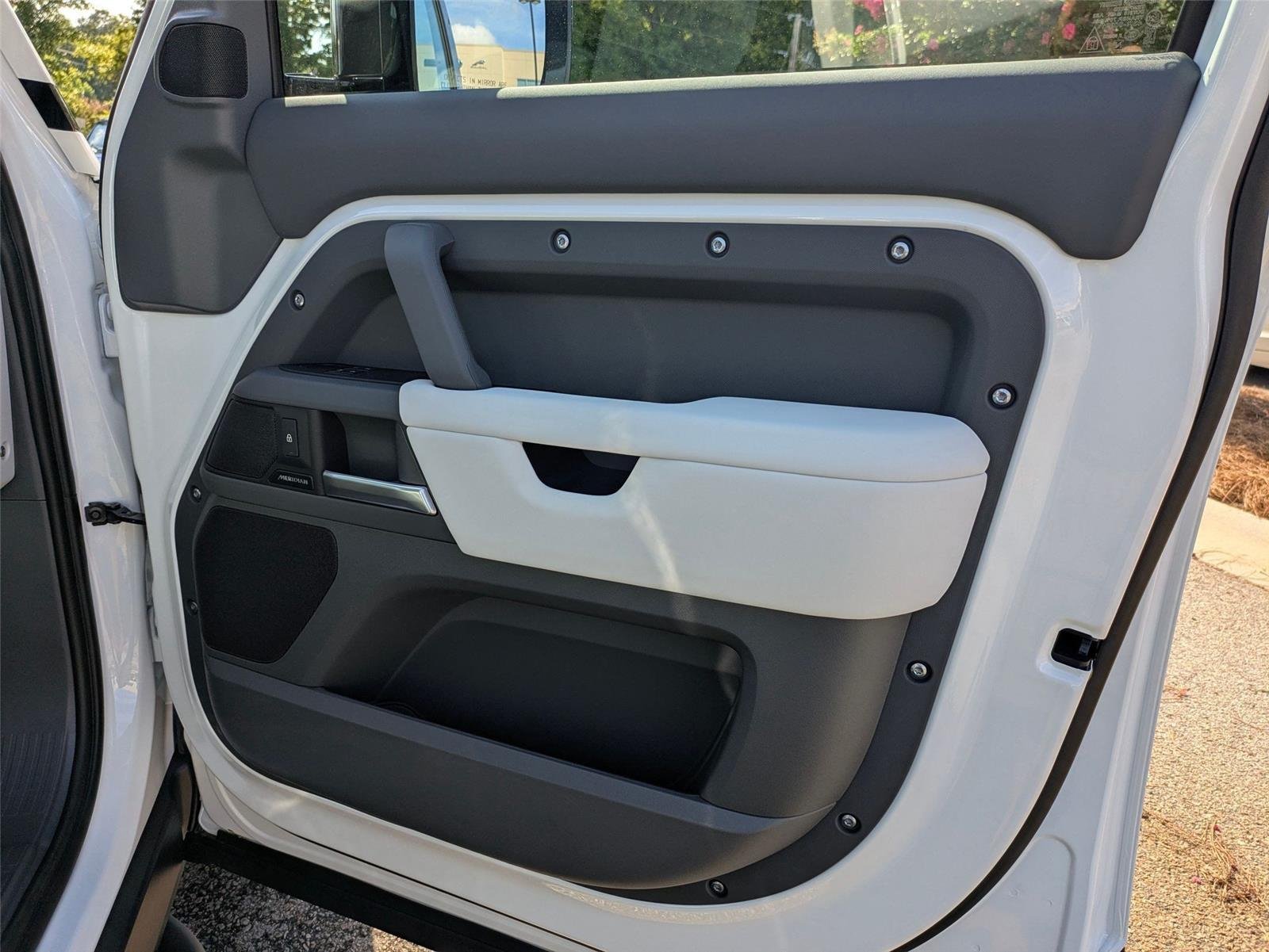 New 2026 Fuji White Land Rover S image 33