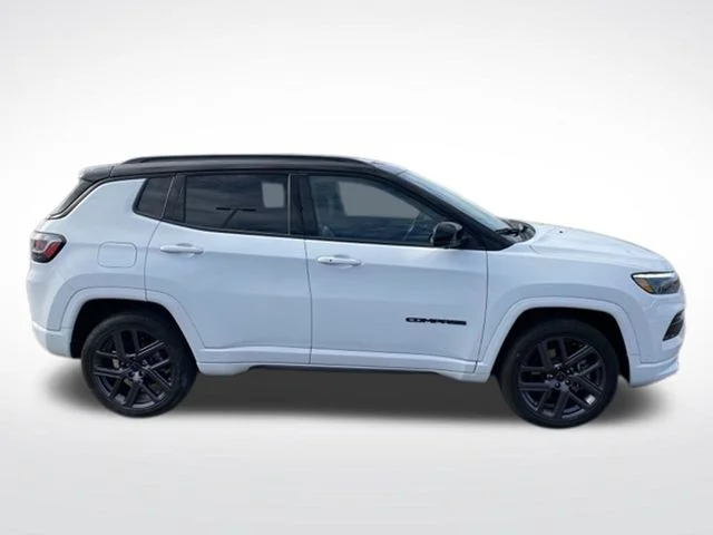 Used 2025 White Jeep Limited image 6
