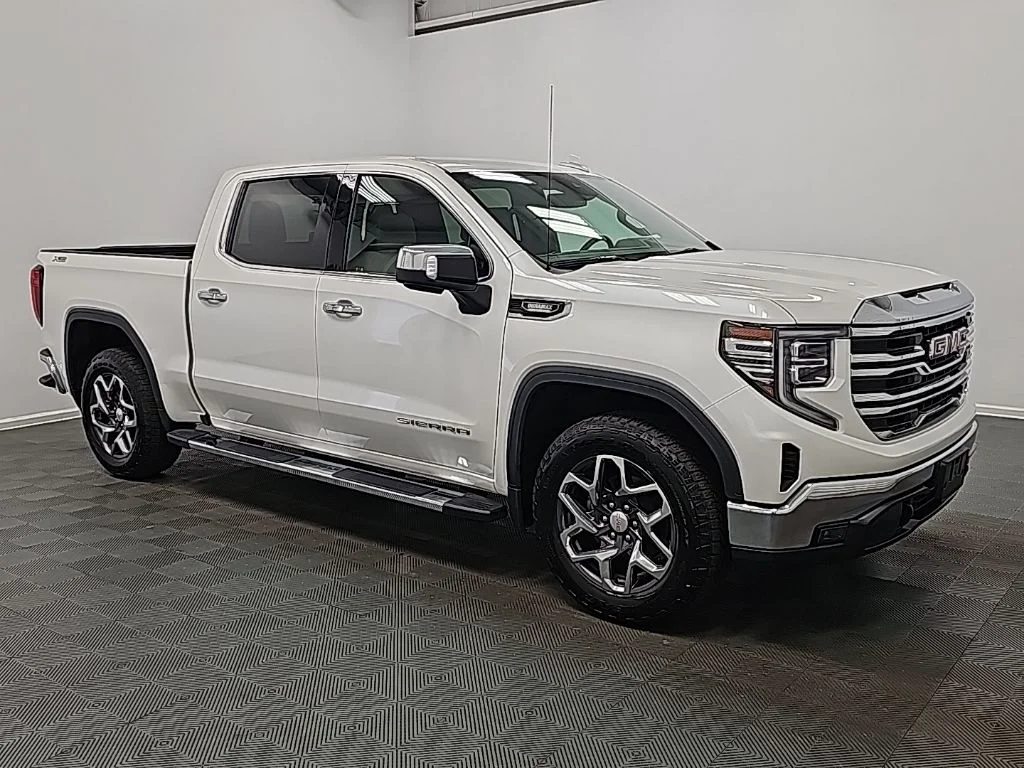 2023 GMC Sierra 4WD Crew Cab Short Box SLT's photo