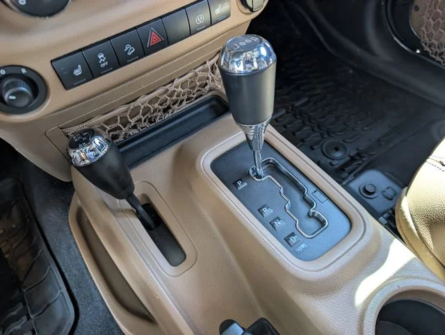 Used 2014 Crystal Metallic Jeep Unlimited Sahara image 19