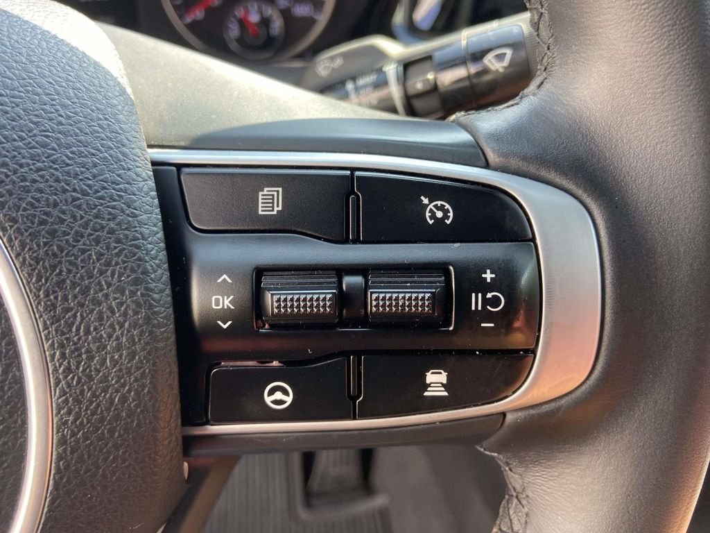 Used 2023 White Kia GT-Line image 34