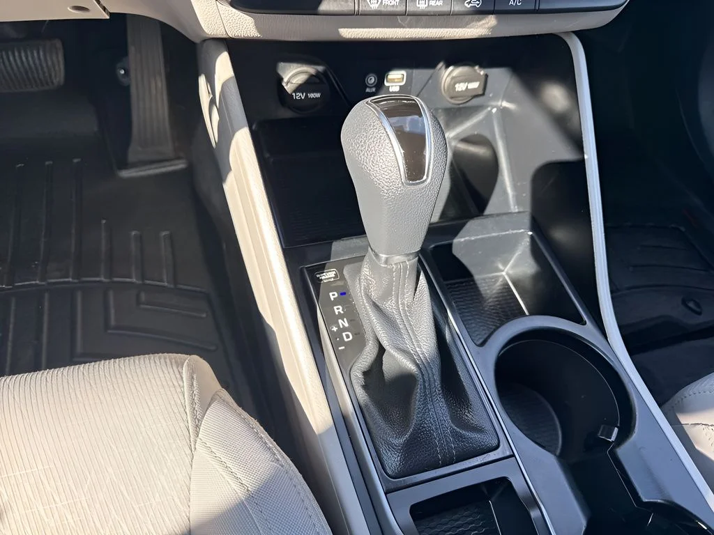 Used 2017 White Hyundai SE image 16