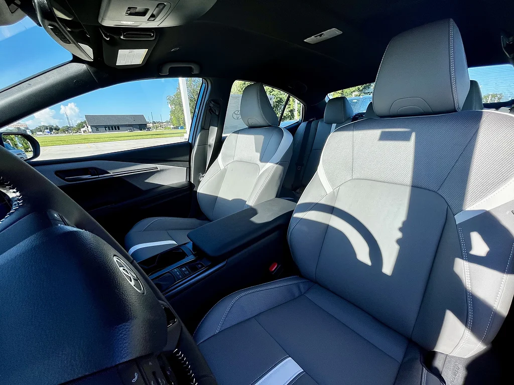 New 2026 Ocean Gem Toyota  SE image 7