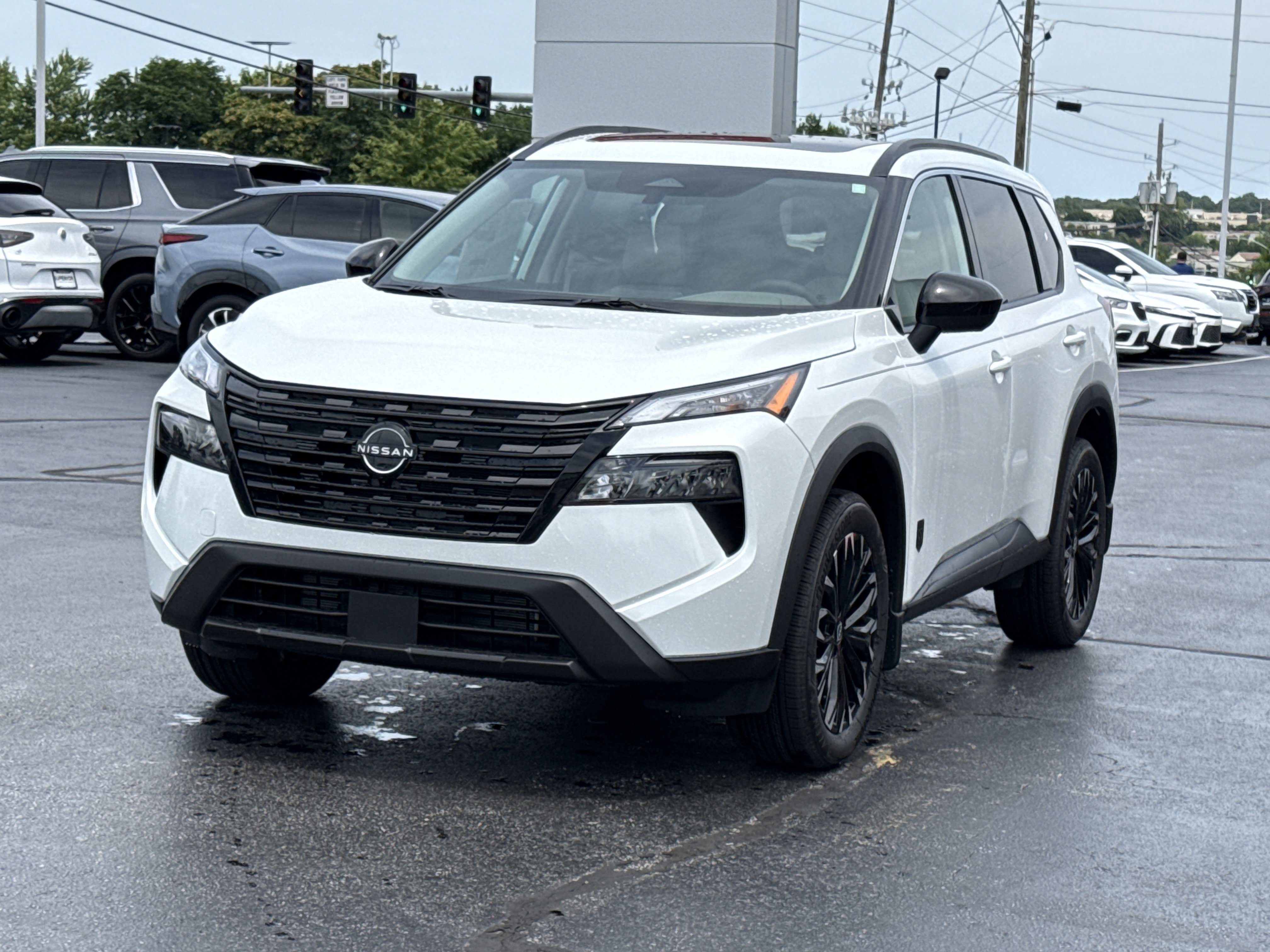 New 2026 Everest White Pearl TriCoat Nissan Dark Armor™ image 10