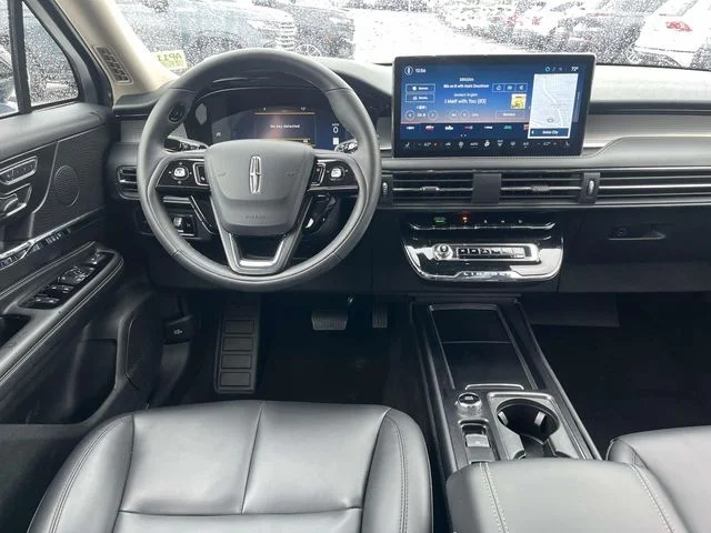 Used 2025 Whisper White Lincoln Premiere image 12