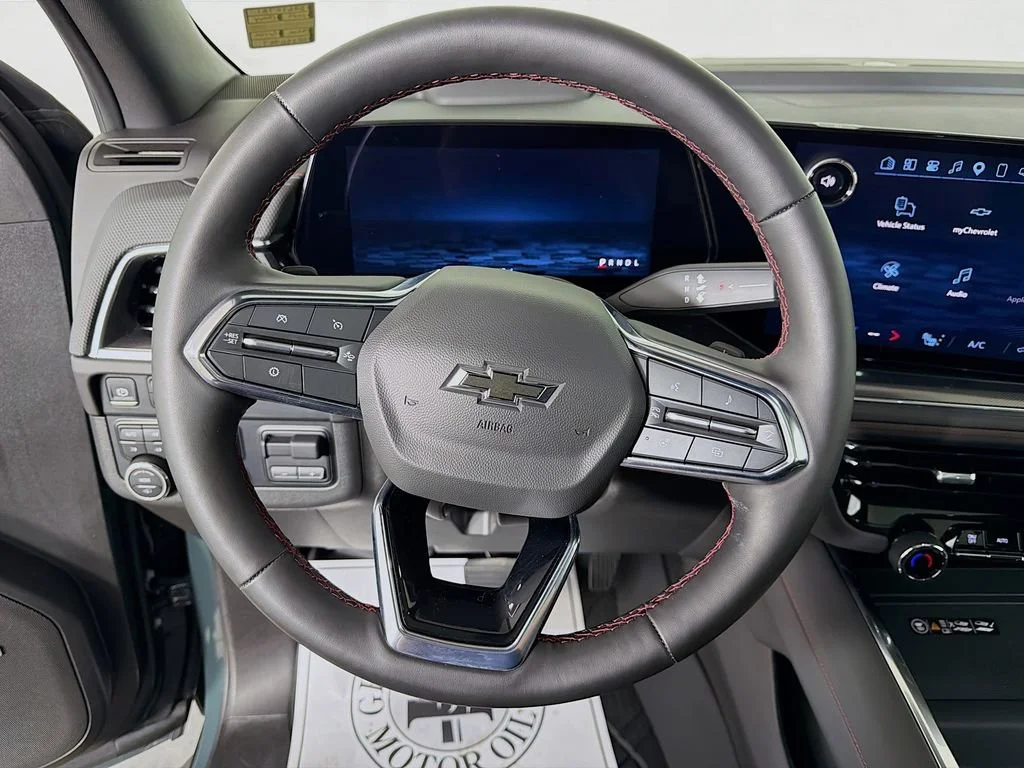 Used 2025 Cypress Gray Chevrolet RST image 13