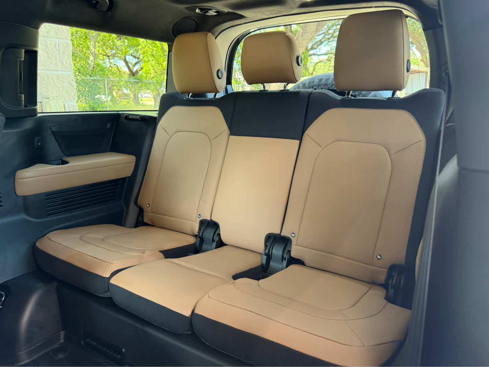 Certified Used 2025 Santorini Black Metallic Land Rover X image 17