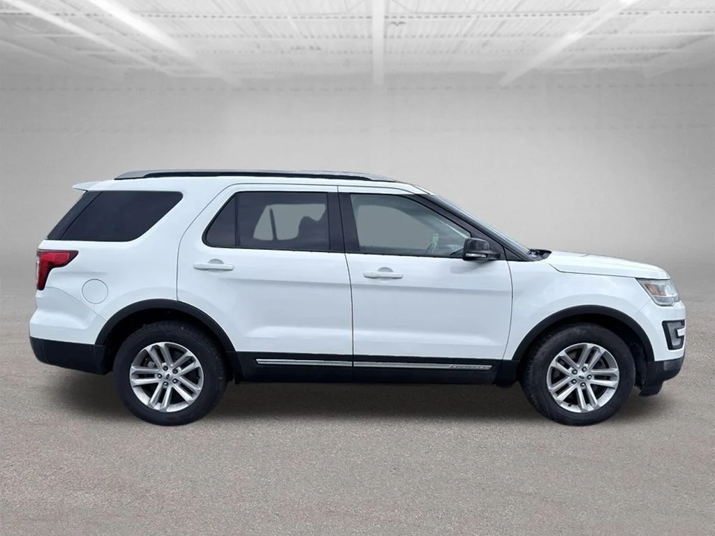 Used 2017 White Ford XLT image 10