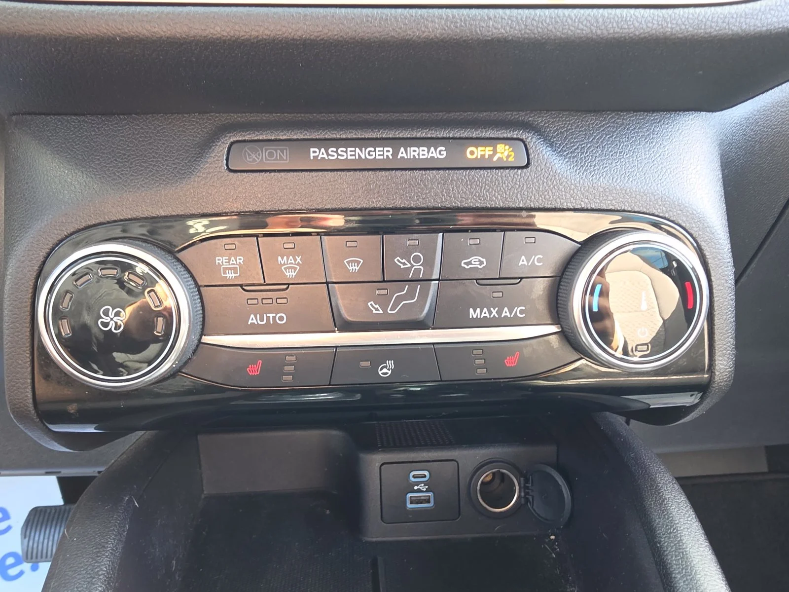 Used 2022 Oxford White Ford SE image 20