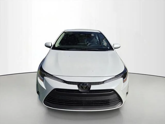 Used 2026 Wind Chill Pearl Toyota LE image 7