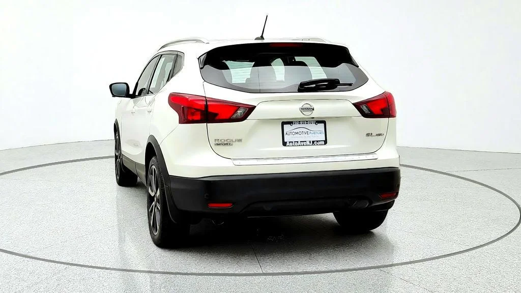 Used 2019 Pearl White Tricoat Nissan AWD SL w/ Premium Package, Moonroof & Bose Audio image 6
