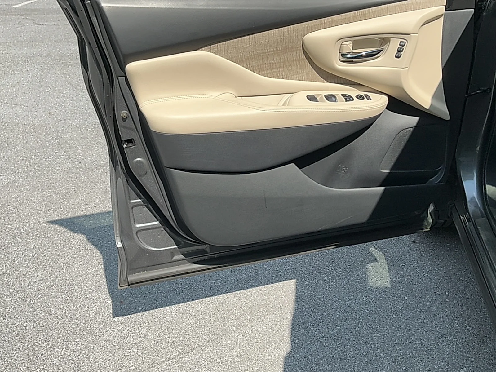 Used 2023 Boulder Gray Pearl Nissan SL FWD image 6