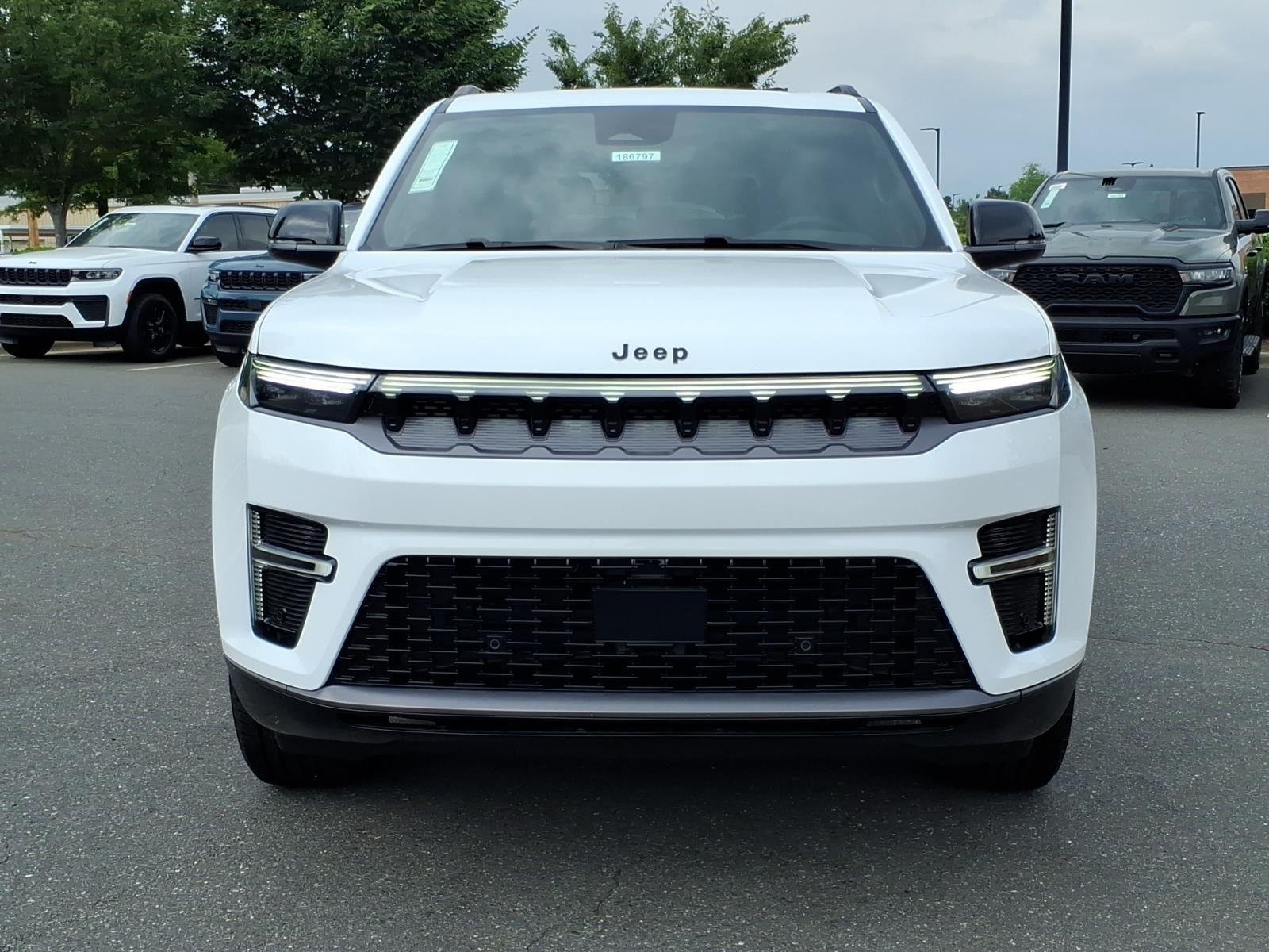 New 2026 Bright White Clear-Coat Exterior Paint Jeep Limited Altitude image 14