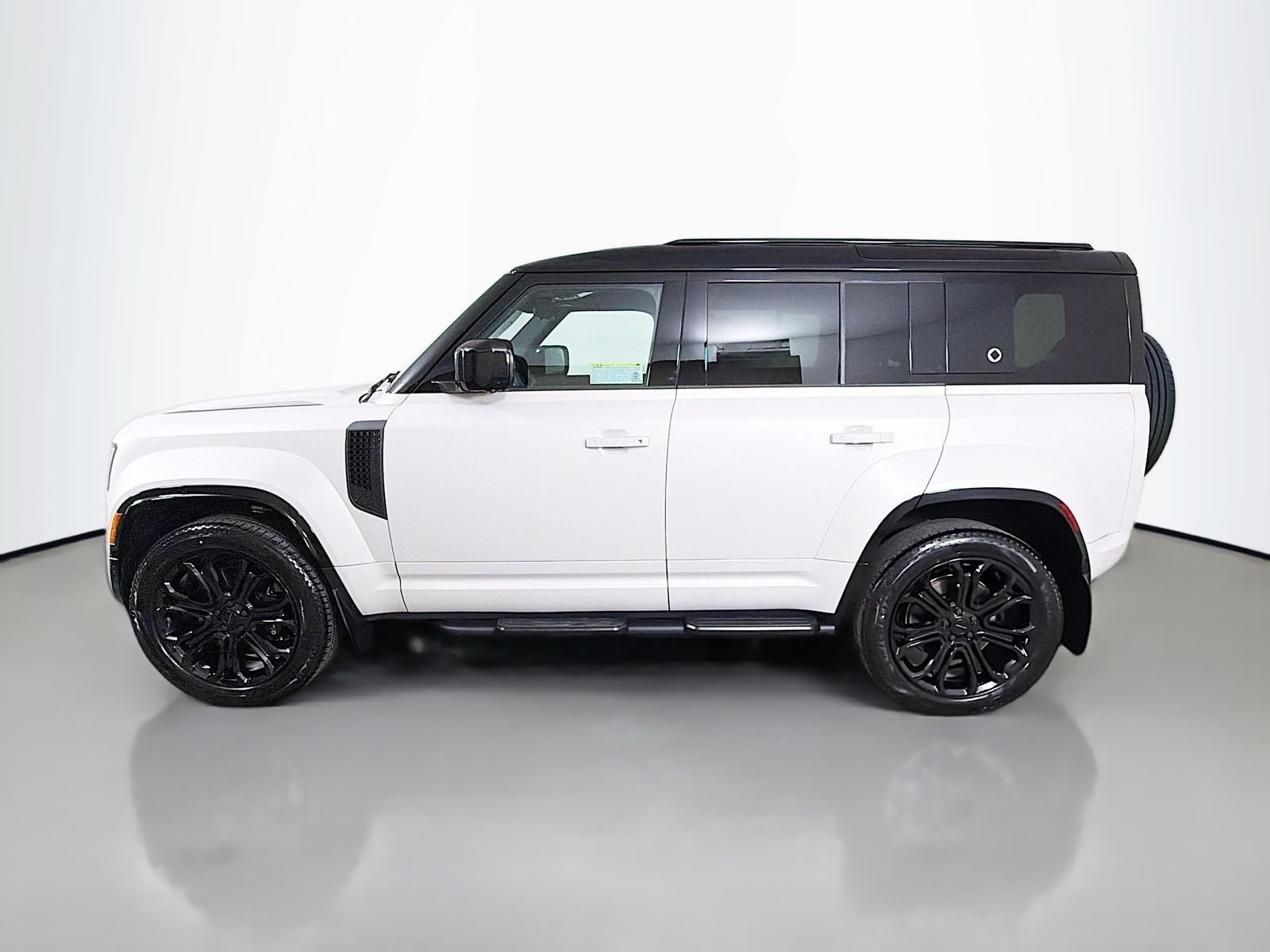 New 2026 Borasco Grey Land Rover OCTA image 2