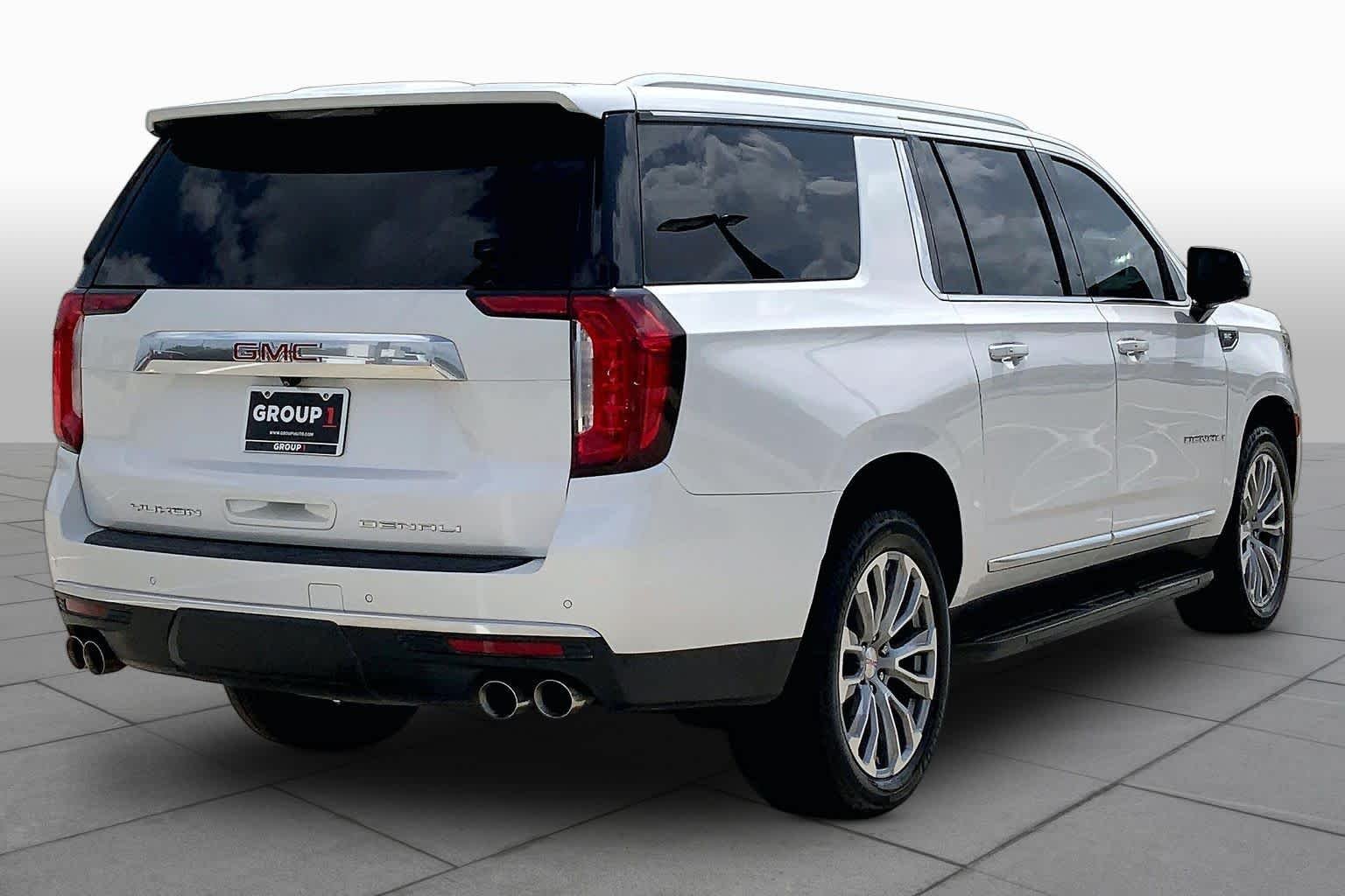 Used 2021 White Frost Tricoat GMC Denali image 13