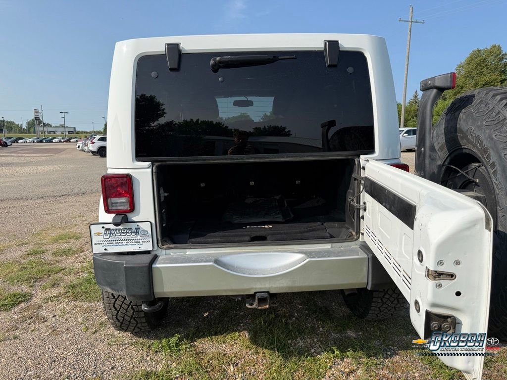 Used 2015 White Jeep Unlimited Sahara image 24