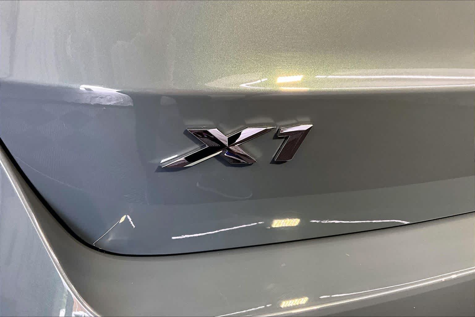 Used 2023 Cape York Green Metallic BMW xDrive28i image 10