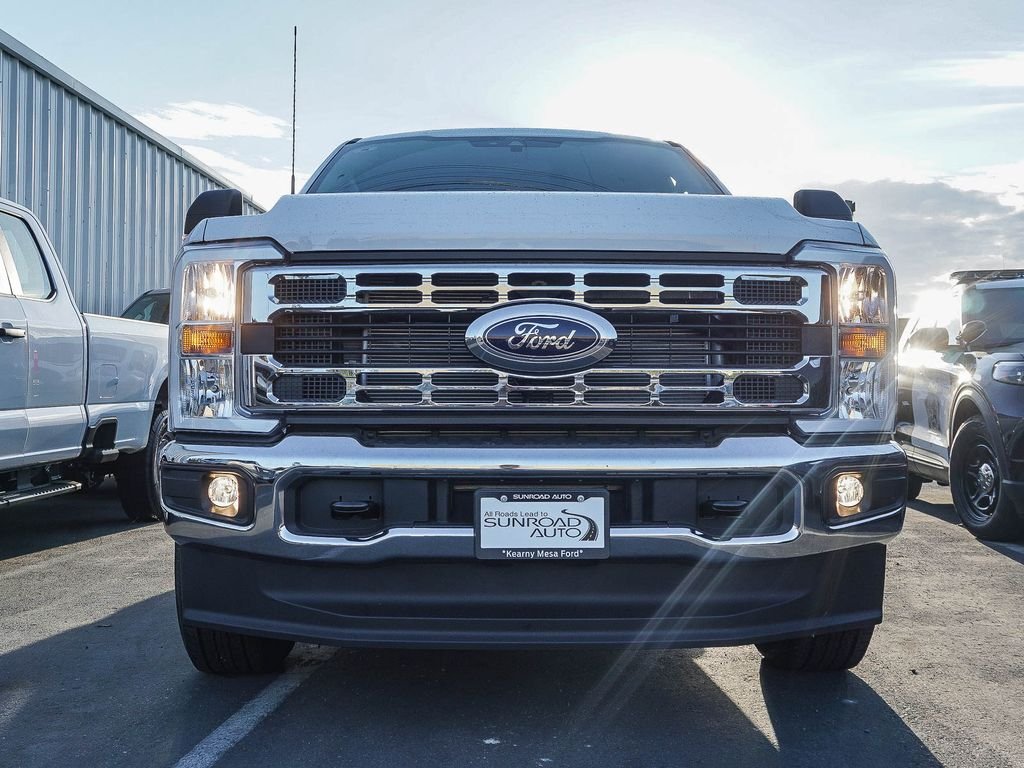 New 2026 Oxford White Ford XLT image 2
