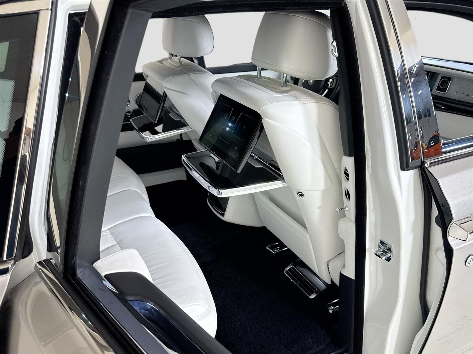 Used 2023  Rolls-Royce  image 36