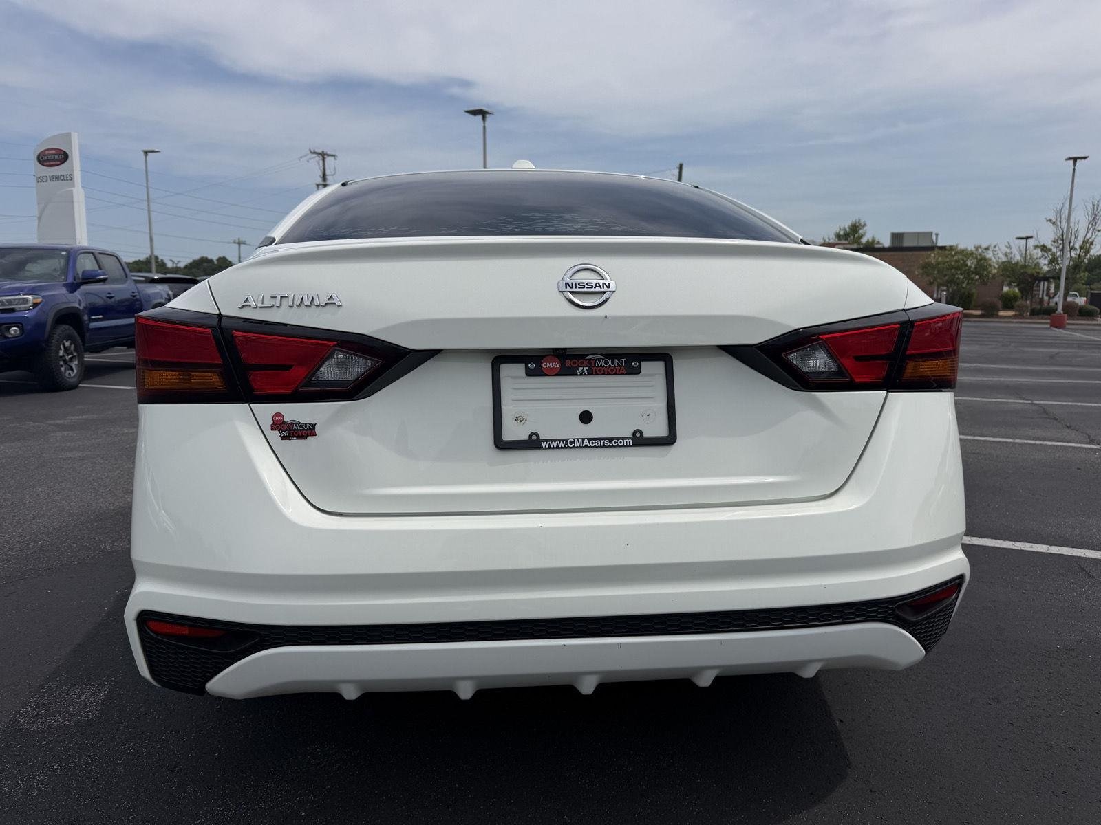 Used 2020 Glacier White Nissan 2.5 S image 6