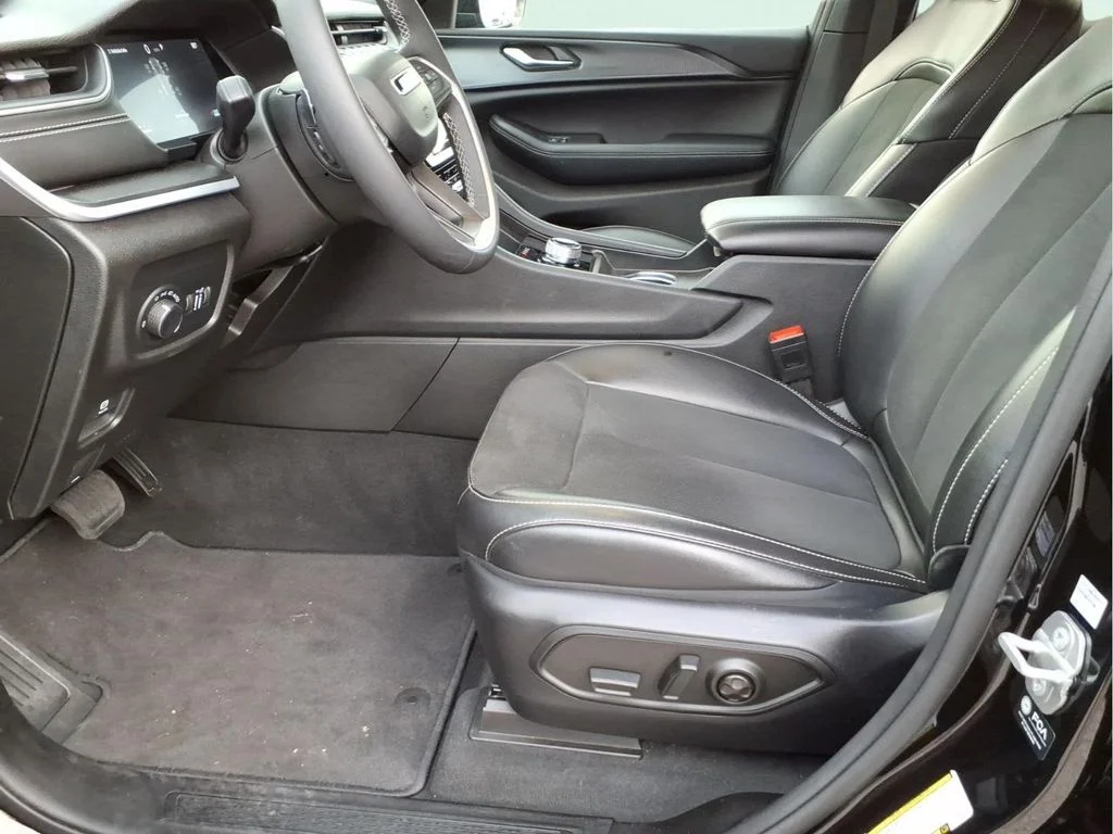 Used 2024 Black Jeep Altitude image 20