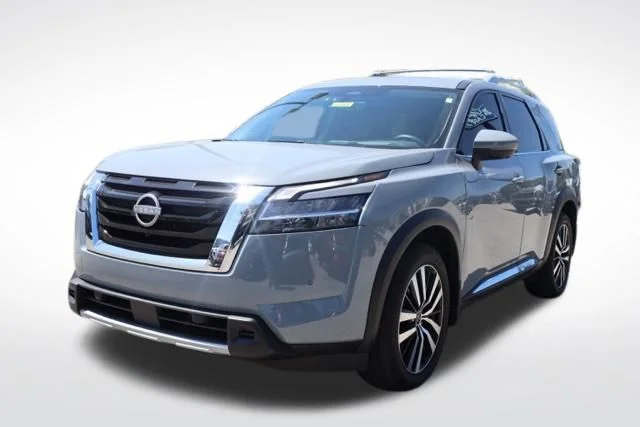 Used 2023 Gray Nissan Platinum image 7