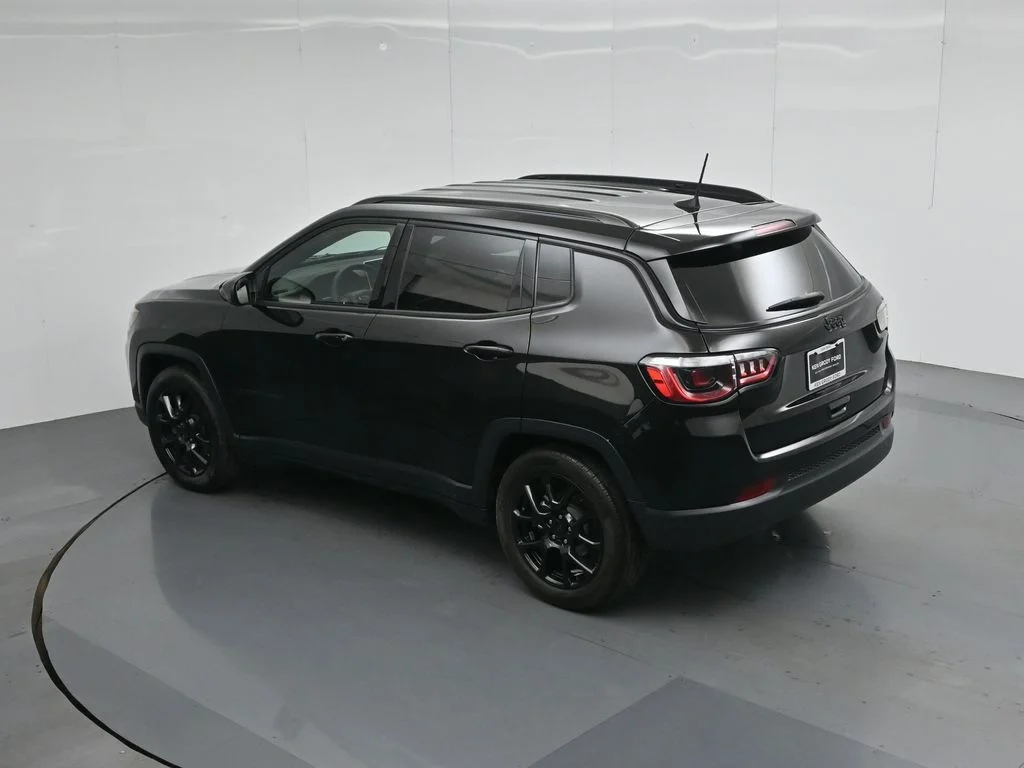 Used 2022 Black Jeep Altitude image 38