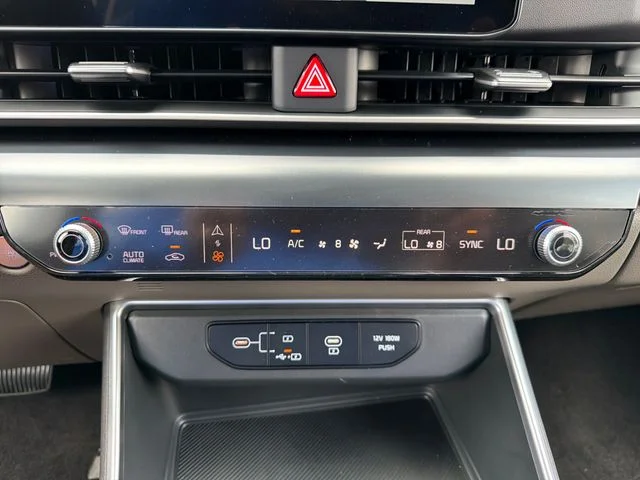 2027 Kia Carnival LX - Photo 14