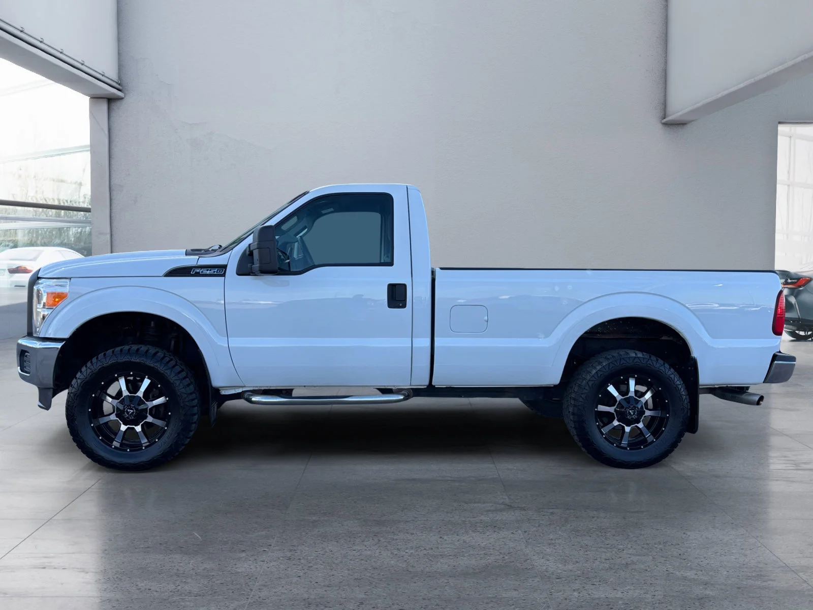 Used 2011 White Ford XL image 2