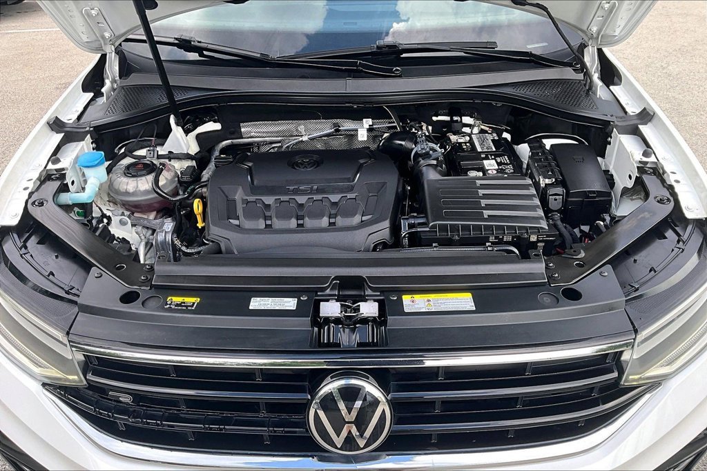 Used 2023 White Volkswagen 2.0T SE R-Line Black image 11