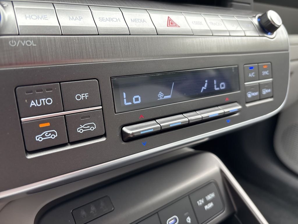2025 Hyundai Kona SEL Convenience - Photo 31