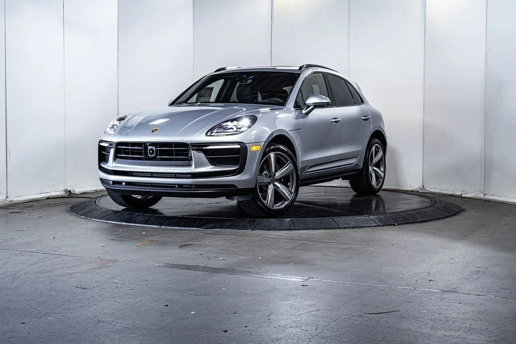 2025 Porsche Macan's photo